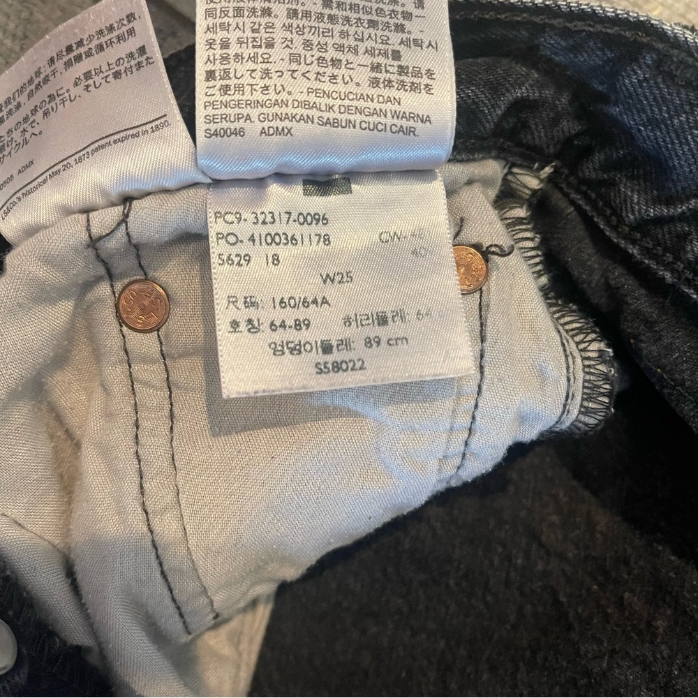 Levi’s 501 Original Mid Rise Black Cut-Off Denim Shorts - Picture 11 of 12